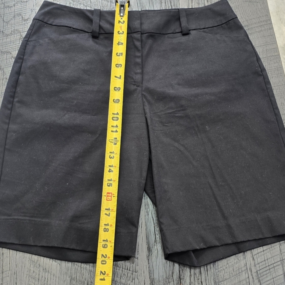 Ann Taylor Black CURVY Women's Bermudas Shorts (Size :8) - Picture 3 of 5